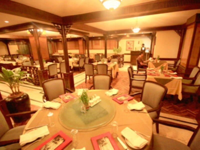 Radisson Blu Atria Bengaluru Otel Restoran fotoğraf